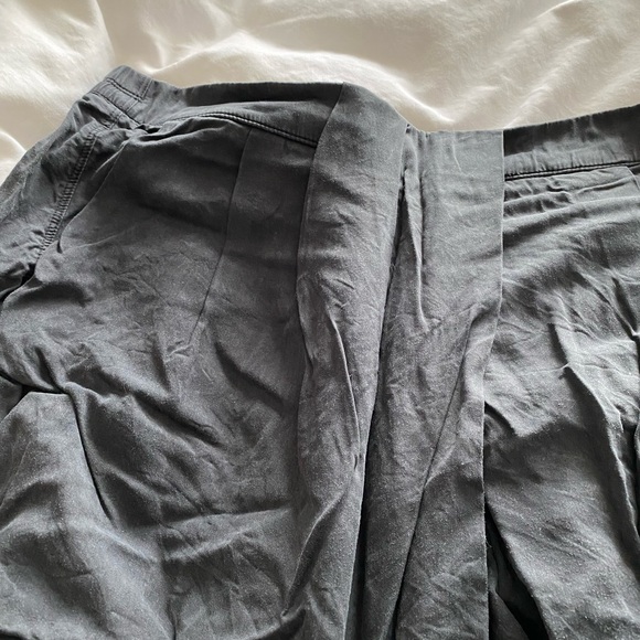 Lululemon Shorts - Size 8 - Picture 3 of 13